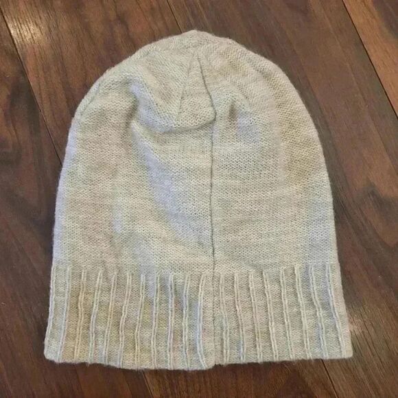Asics Women's Heather Sage Green Acrylic Slouch Knit Beanie EUC sz OS w Logo tag - Picture 4 of 5